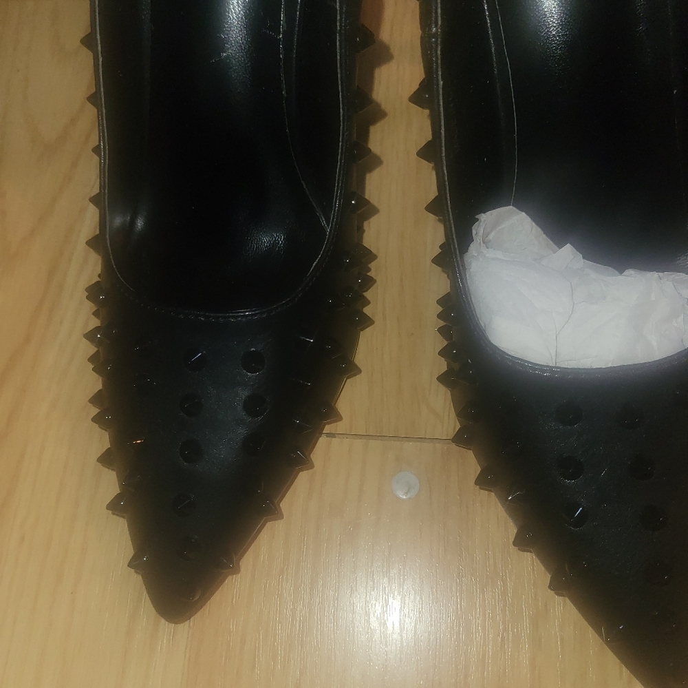 Shoes - Picture 10 of 11